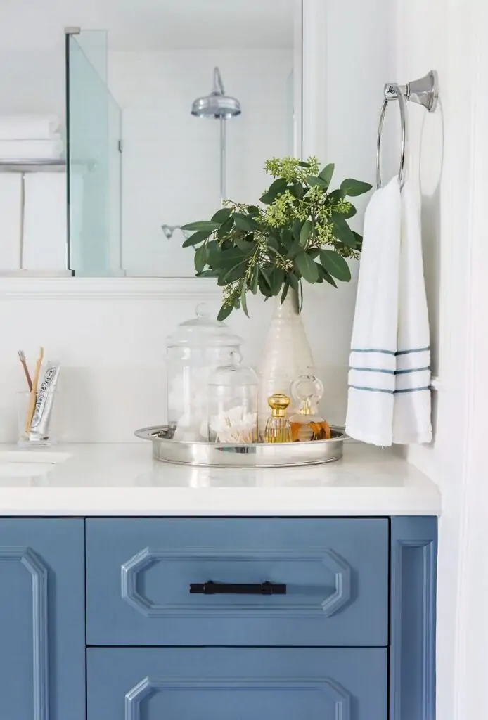 apothecary jars on thenathroom vanity