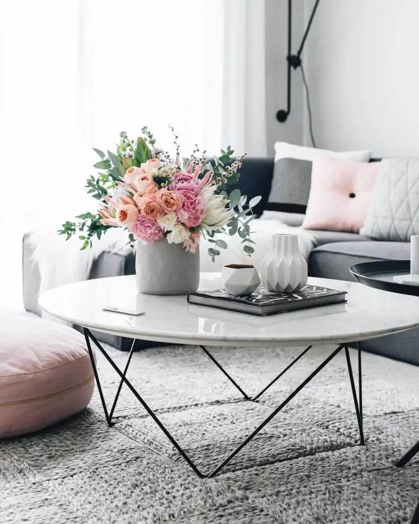 coffee table decorating idea with flowers