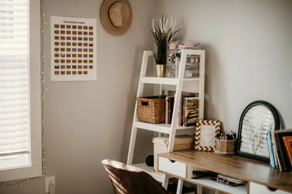 Freestanding Chic Bookcase