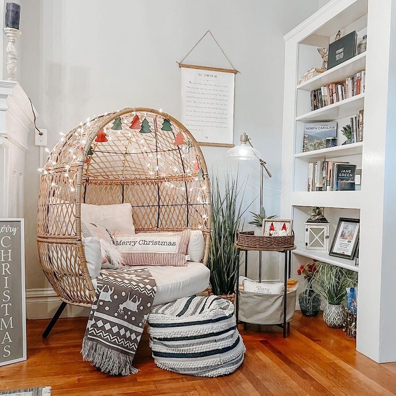 christmas reading nook in the office