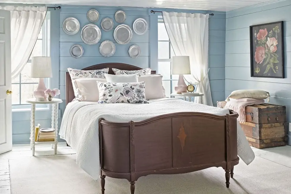 bedroom wall decor ideas pewter plates above bed