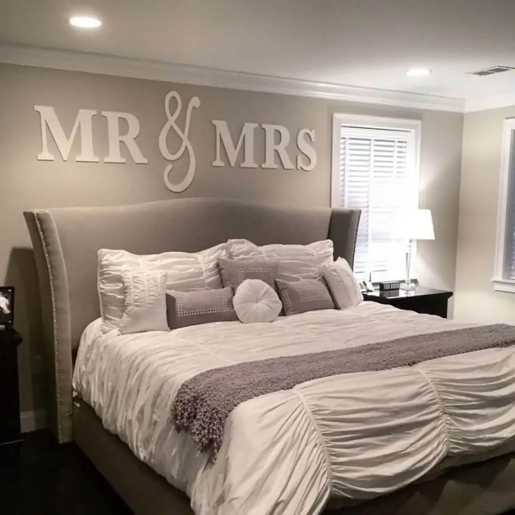 bedroom wall decor idea with letters