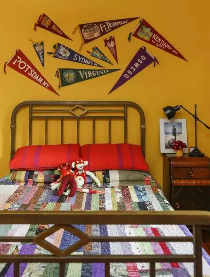 creative bedroom wall decoration using pennants
