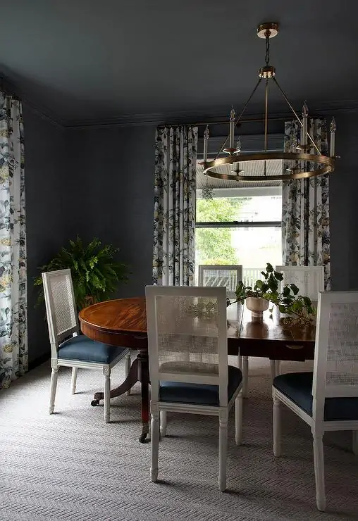Flower patterned coverings go well with a neutral wall