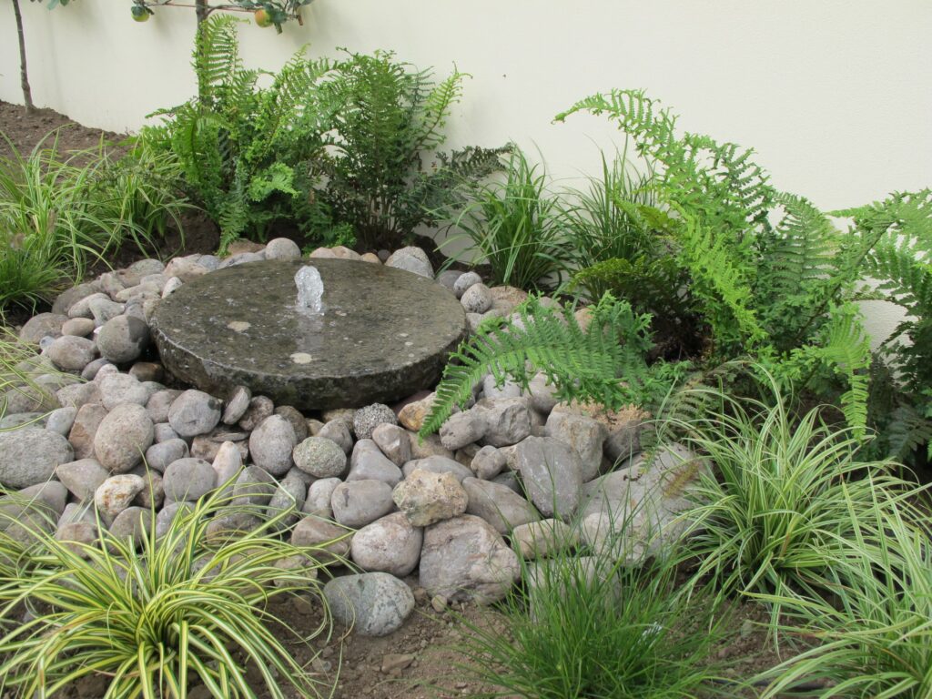 garden designs with rocks