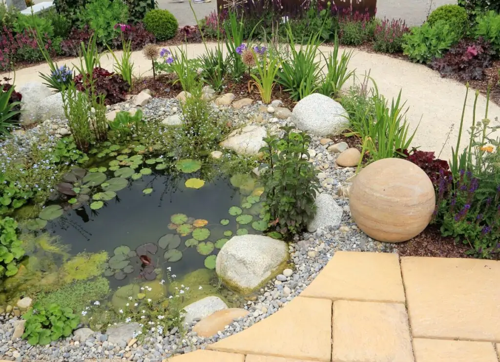 small garden ideas with rocks