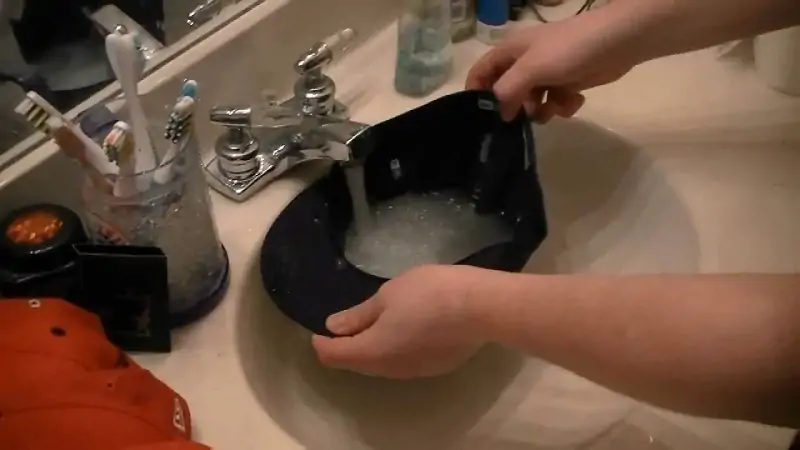 e rinse the cap with clean water