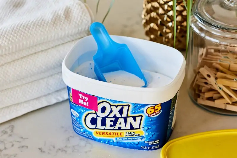 clean baseball cap with oxiclean