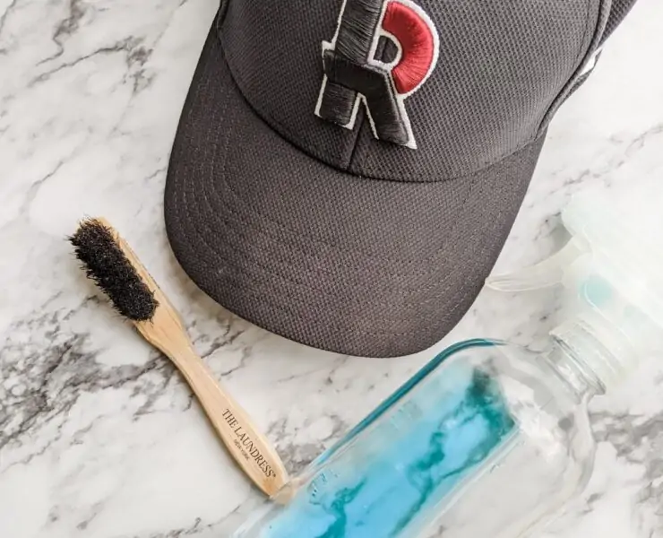 how to clean a hat with baking soda