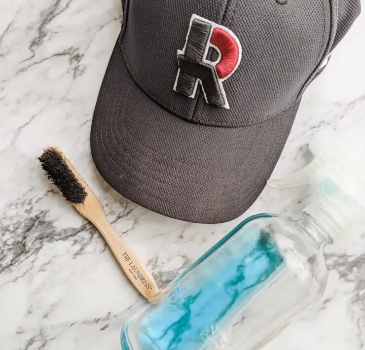 how to clean a hat with baking soda