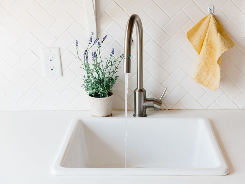 fill the sink to wash eyeglass cloth