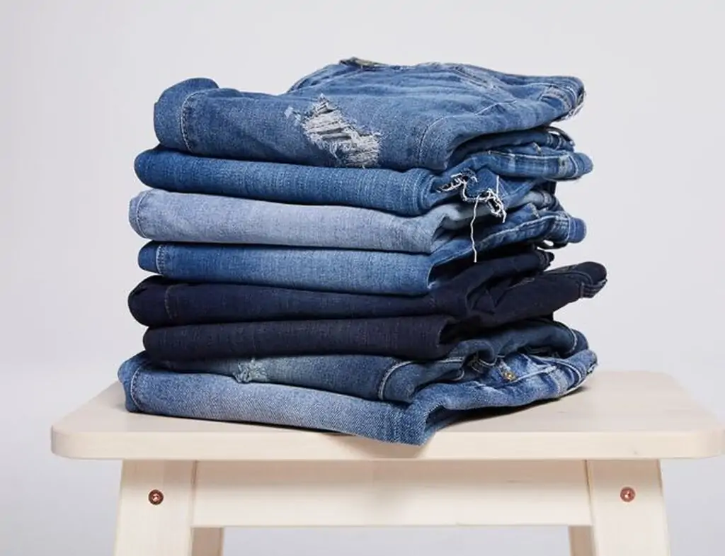 Tips for maintaining jeans appearance and longevity