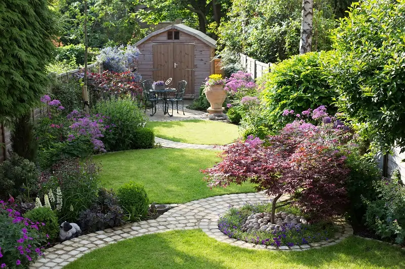 curves for small space garden designs