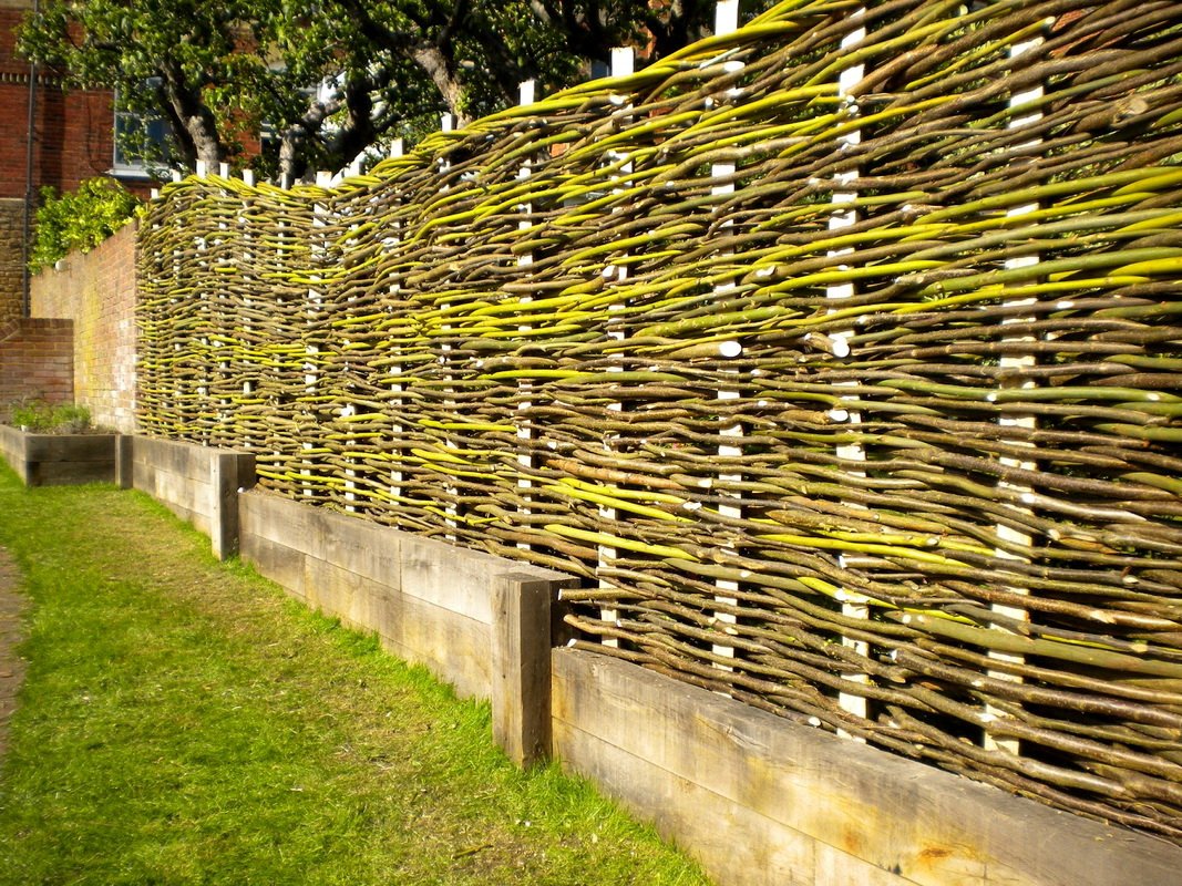 7 Creative Tree Branch Fence Ideas for Your Outdoor Space