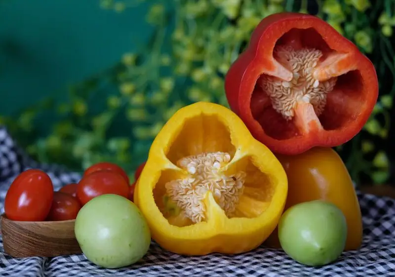 sliced pepper with seeds