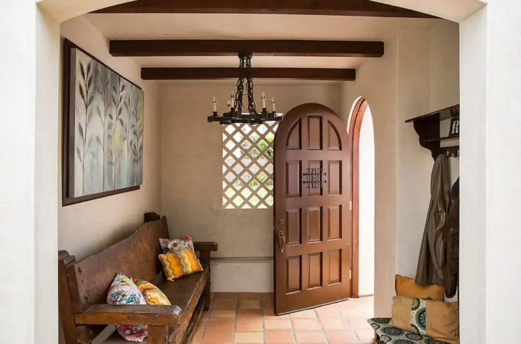 Wooden entryway bench design